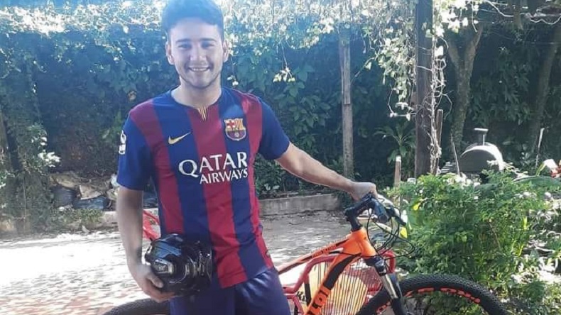 Le robaron la bicicleta y engañó al ladrón para recuperarla