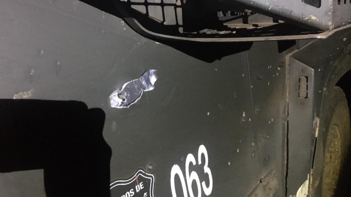 Desconocidos atacaron vehículo blindado de Carabineros en Ercilla