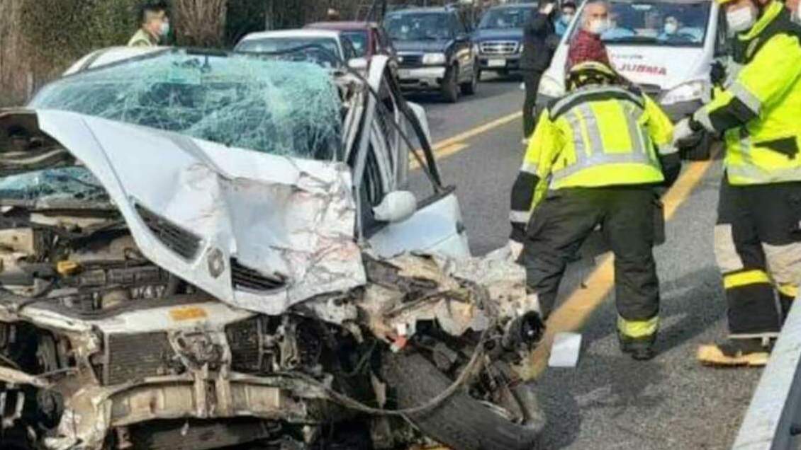Al menos un herido de gravedad dejó choque frontal en ruta Curarrehue y Pucón