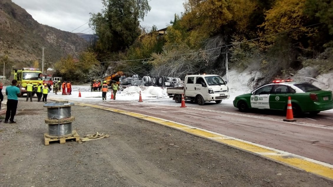 Conductor de camión argentino falleció en Los Andes tras volcar