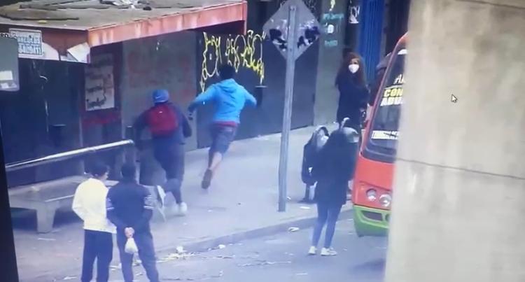Valparaíso: Niño de 14 fue detenido por sexta vez tras robar celular a mujer arriba de una micro