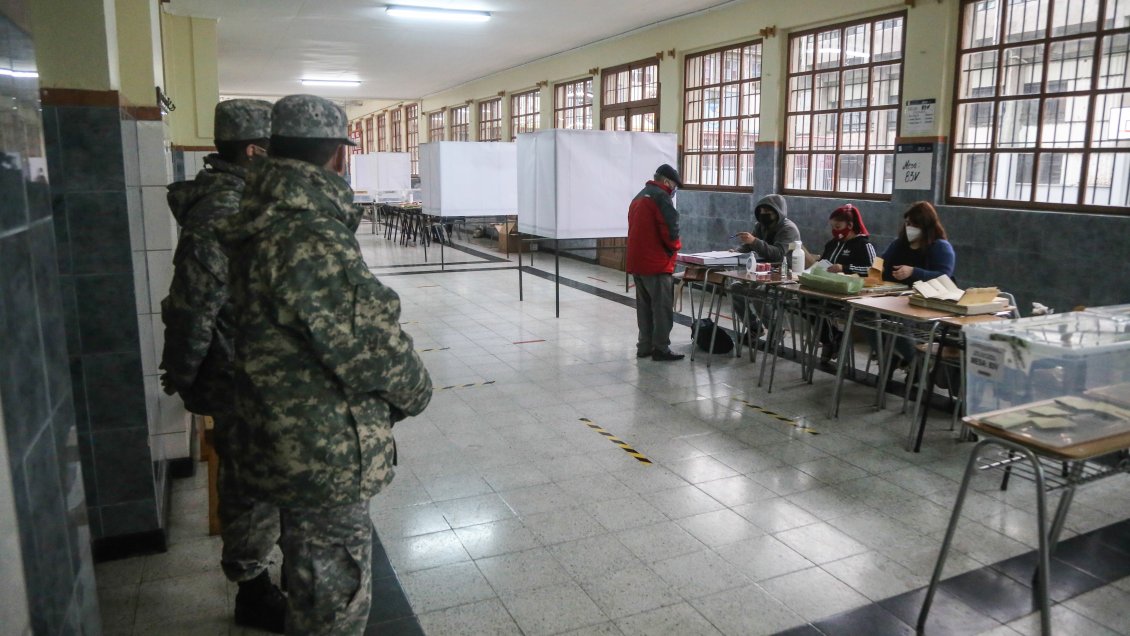 Militar fue detenido por porte y consumo de drogas en inmediaciones de un local de votación