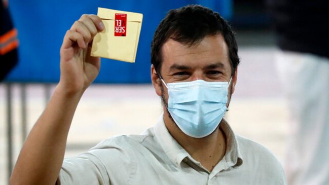 Tomás Vodanovic dobla en votos a Cathy Barriga y logra la alcaldía de Maipú