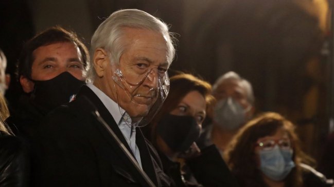 Heraldo Muñoz bajó su candidatura y entregó el apoyo del PPD a Paula Narváez