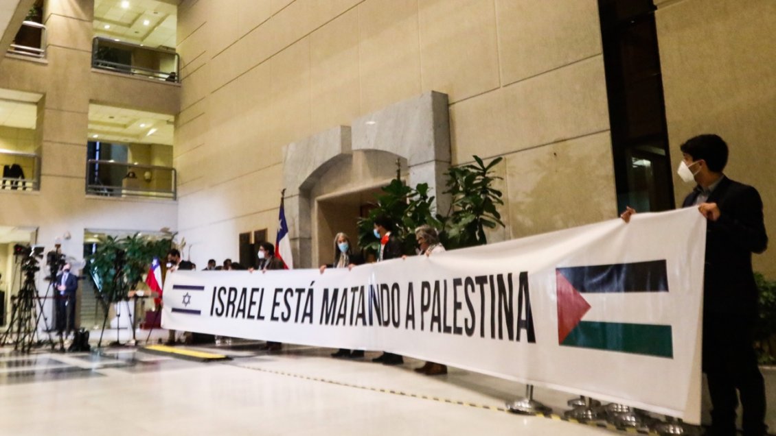 Grupo de senadores llamó a Piñera a emitir queja en contra de Israel