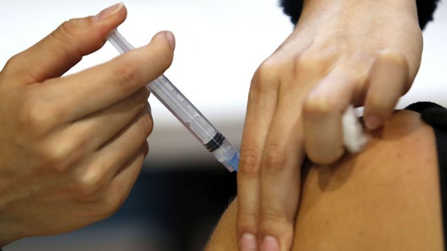 Minsal sale a la calle: Vacunatorios se emplazarán en plazas y lugares céntricos los fines de semana