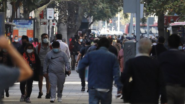 Informe Epidemiológico: Casos activos en la Región Metropolitana siguen al alza y superan los 23.000