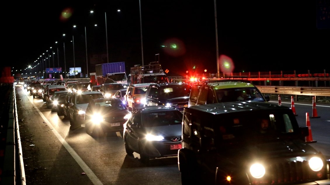 Más de 140 mil vehículos salieron de la Región Metropolitana en el fin de semana largo
