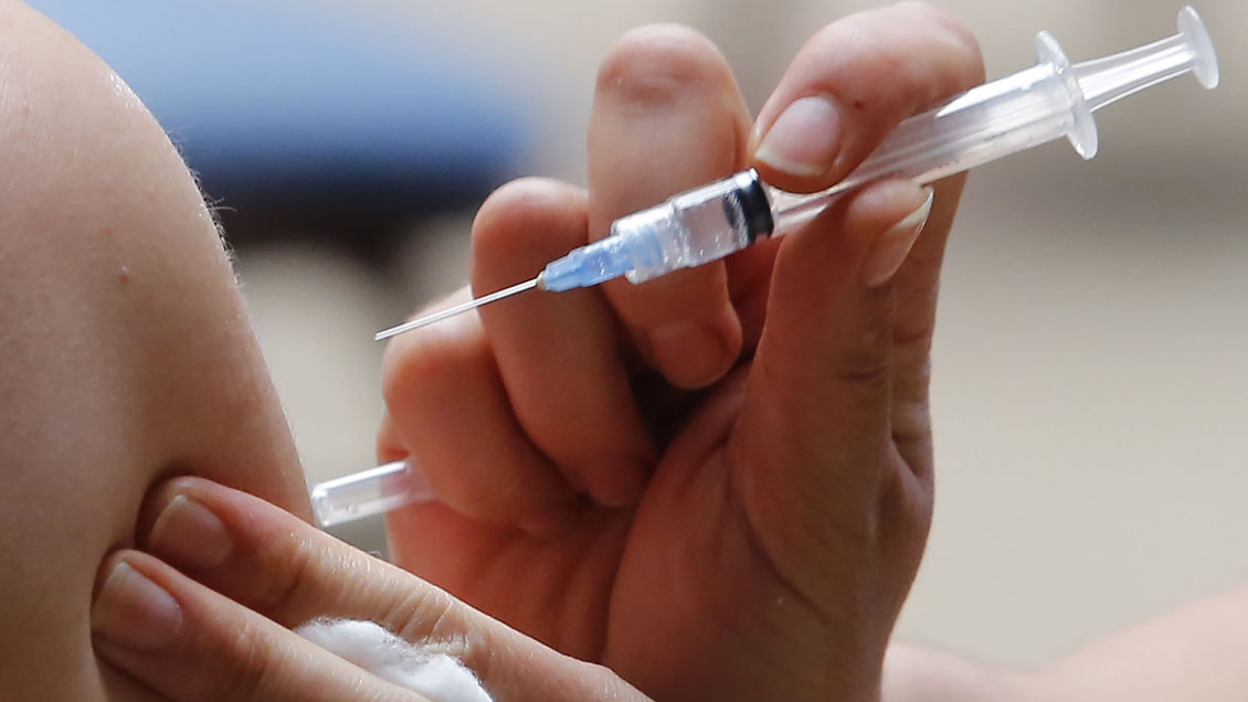 Gobierno trabaja acuerdo con las mutuales para acercar la vacunación a los trabajos