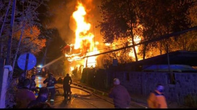 Mujer de 64 años murió en incendio en Lo Barnechea