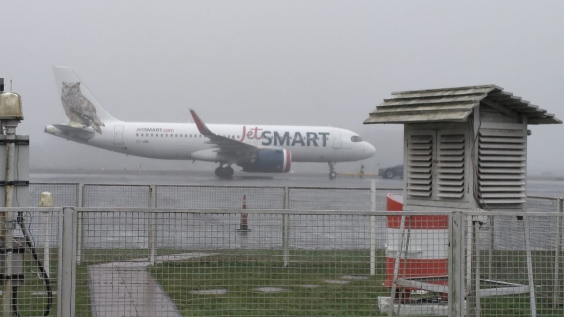 Falla en motor provocó aterrizaje de emergencia en aeropuerto de Talcahuano