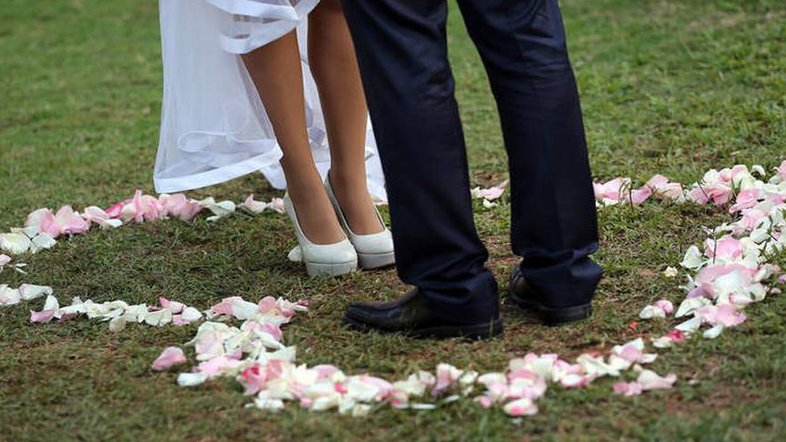 Masivo matrimonio en Las Condes terminó con golpiza a un fiscalizador