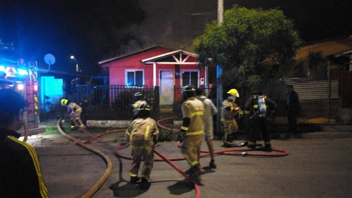 Investigan origen de incendio que dejó una persona fallecida en Quillón
