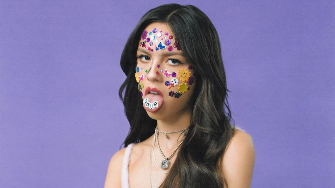 Olivia Rodrigo se convirtió en la artista más joven en liderar la lista de singles y álbumes al mismo tiempo en Reino Unido