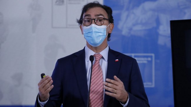 Ministro Figueroa evalúa sanciones a sostenedores si no retoman clases presenciales