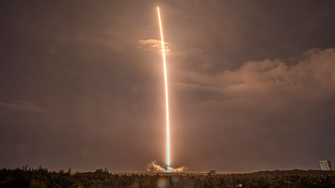La primera nave de carga para la estación espacial china se acopló con éxito