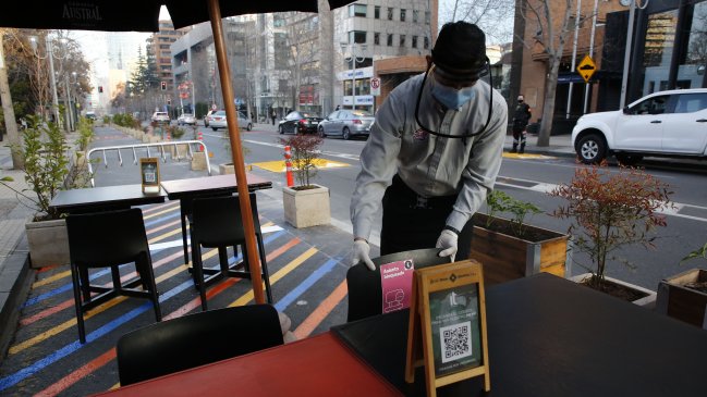 Restaurantes piden recibir clientes vacunados adentro de los locales