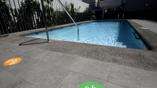 Adolescente murió tras caer a la piscina de su casa en Quilicura