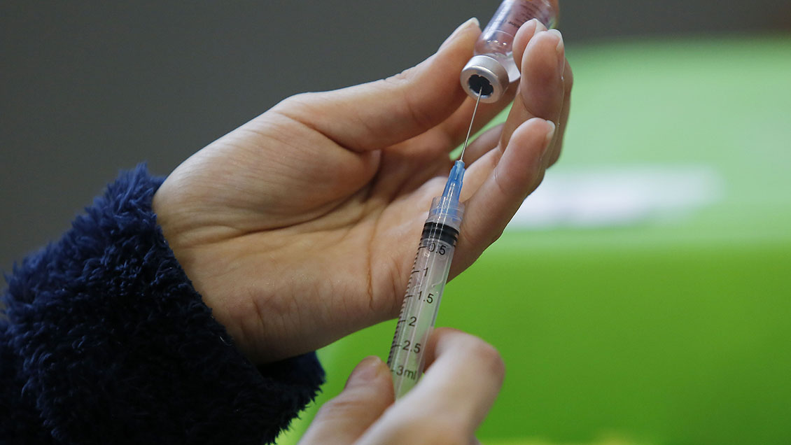 OMS aprobó uso de emergencia de la vacuna Sinovac, la de mayor presencia en Chile