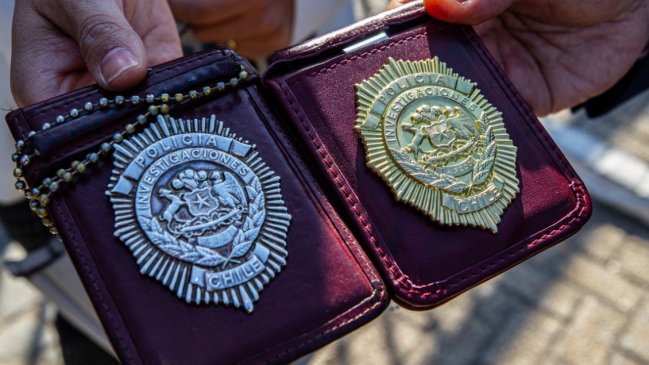 Asistentes policiales de la PDI recibieron nueva placa de servicio