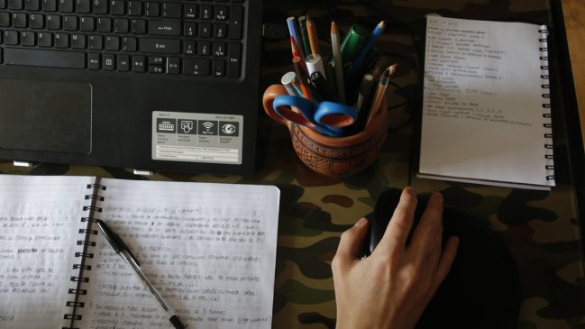 Proyecto busca mejorar condiciones laborales de docentes y asistentes de la educación a distancia