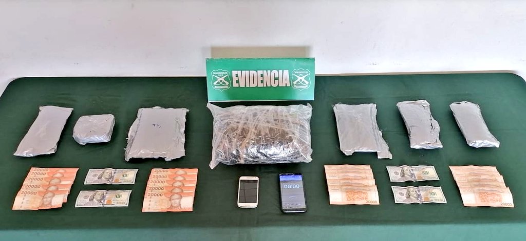 Sorprenden a pasajeras portando pasta base de cocaína y marihuana entre sus ropas