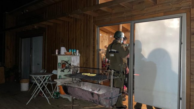 29 detenidos tras dos fiestas clandestinas en Pichilemu