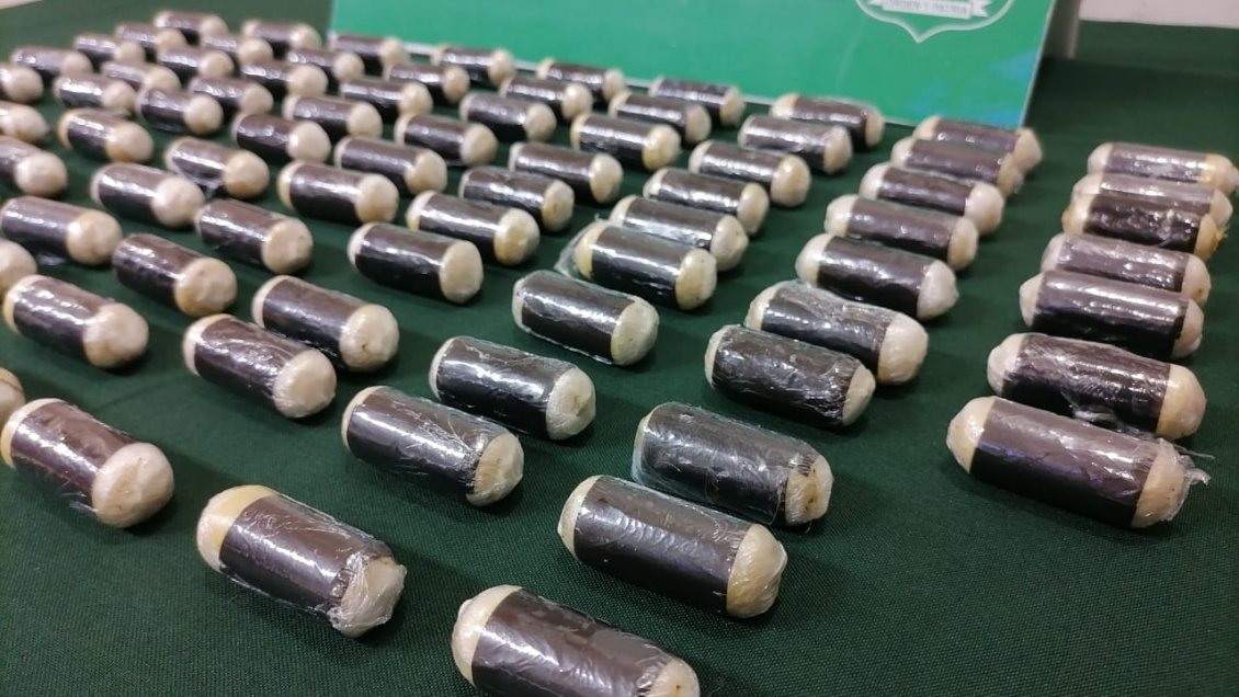 Sujetos fueron detenidos portando ovoides con pasta base en sus equipajes y estómagos