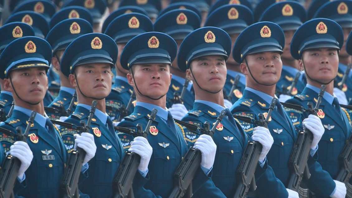 China debate ley que prohíbe difamar o menoscabar el honor de los militares