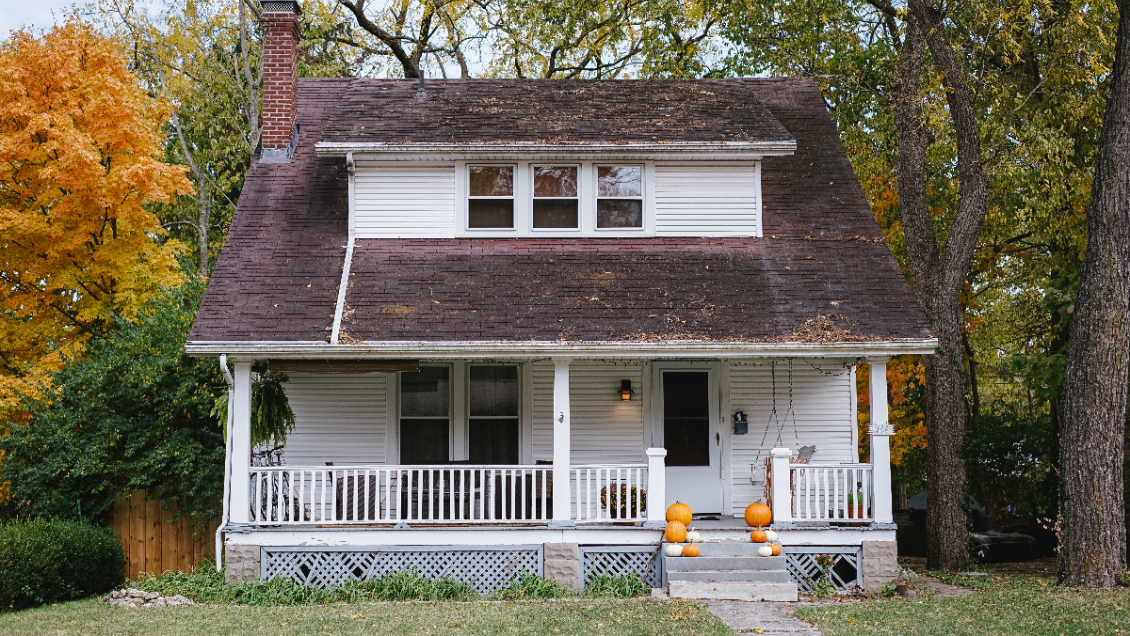 Joven fue a ver a su ex polola y entró a la casa equivocada: Se tuvo que esconder en el baño