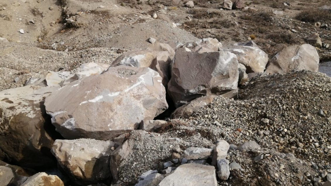 PDI indagará destrucción de petroglifos en la Laguna del Maule