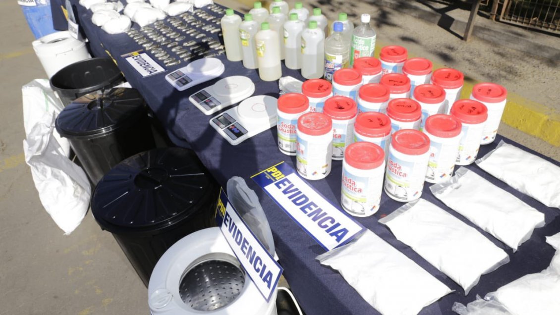 PDI desbarató dos sofisticados laboratorios clandestinos de drogas en Puente Alto e Independencia