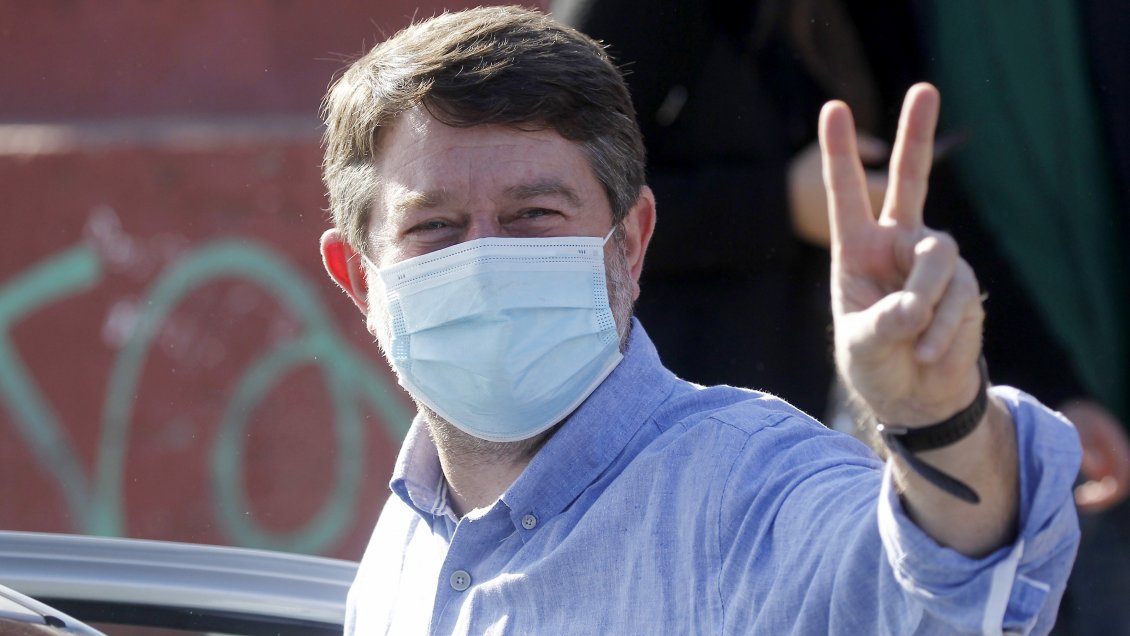 Orrego se impuso a Oliva y será el primer gobernador de la Región Metropolitana