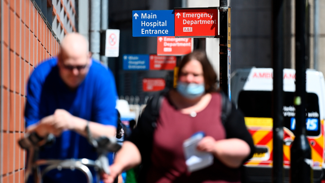 Gobierno británico retrasa gran desescalada de restricciones por alza de casos Covid-19