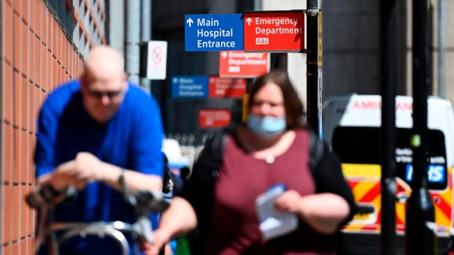 Gobierno británico retrasa gran desescalada de restricciones por alza de casos Covid-19