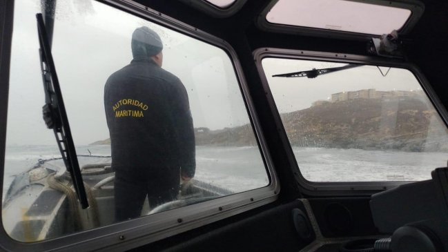 Armada busca a hombre desaparecido en playa de Quintero mientras practicaba deporte