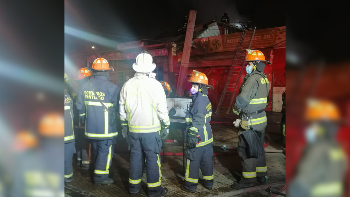 Incendio en cité de Estación Central dejó una treintena de personas damnificadas