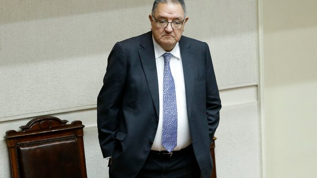 Senador Huenchumilla renunció a presidencia de comisiones de Seguridad y Ética tras polémica con el intendente Manoli