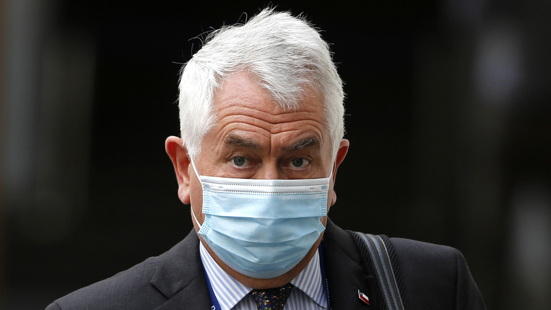 Diputados de oposición anuncian interpelación contra el ministro Paris