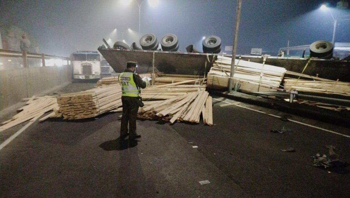 Ruta 5: Un muerto deja colisión entre camiones cerca de San Carlos