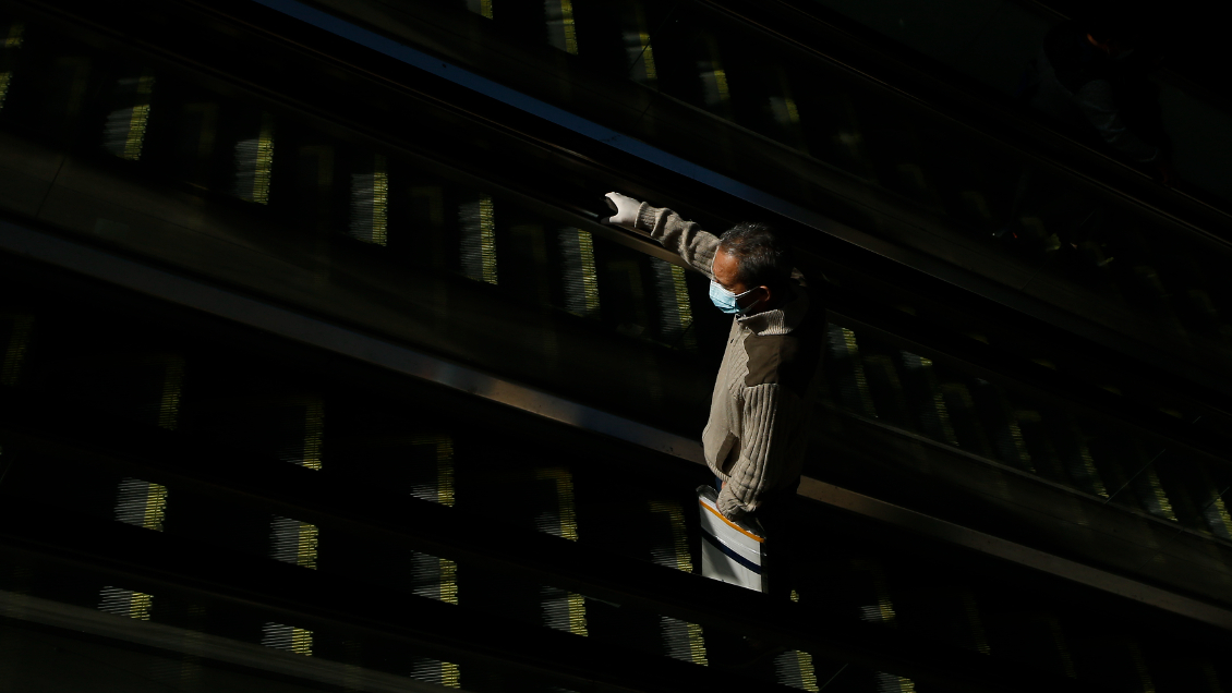 Propuesta sanitaria del Colmed no convence a las pymes ni al Colegio de Profesores