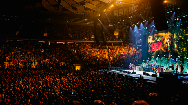 Foo Fighters realizó el primer show de rock bajo techo y full capacidad tras 15 meses de pandemia
