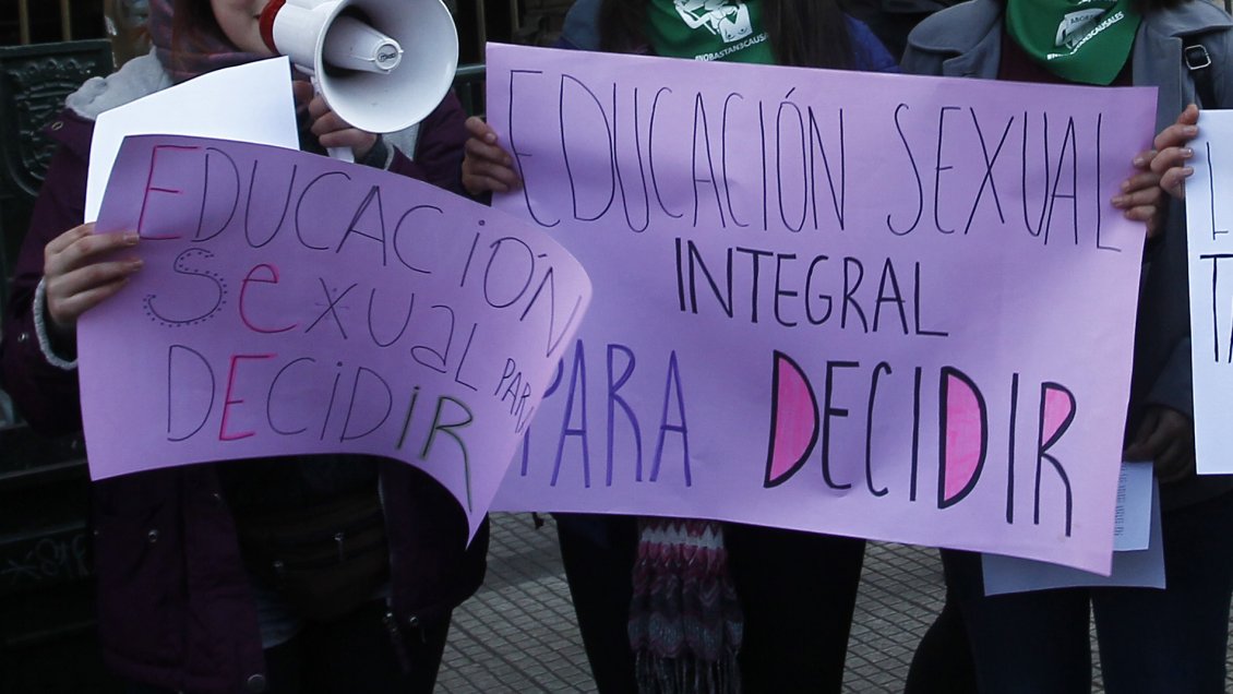 Convencionales electos firman compromiso por la educación sexual integral