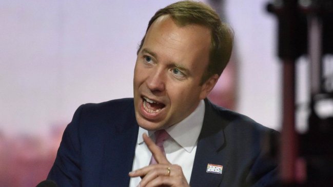 Ministro de Salud británico renunció tras incumplir las normas contra el Covid-19