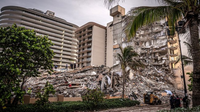 Aumentan a cinco los muertos por el derrumbe en Miami-Dade
