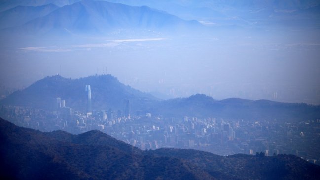 La Región Metropolitana vive feriado bajo preemergencia ambiental