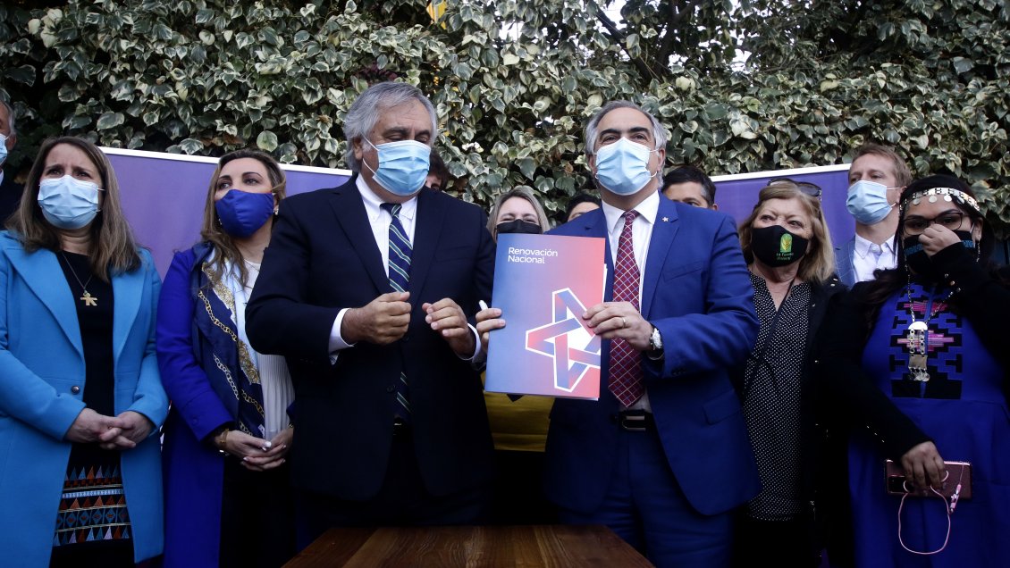 Chahuán asumió liderazgo de RN y anunció libertad para apoyos presidenciales