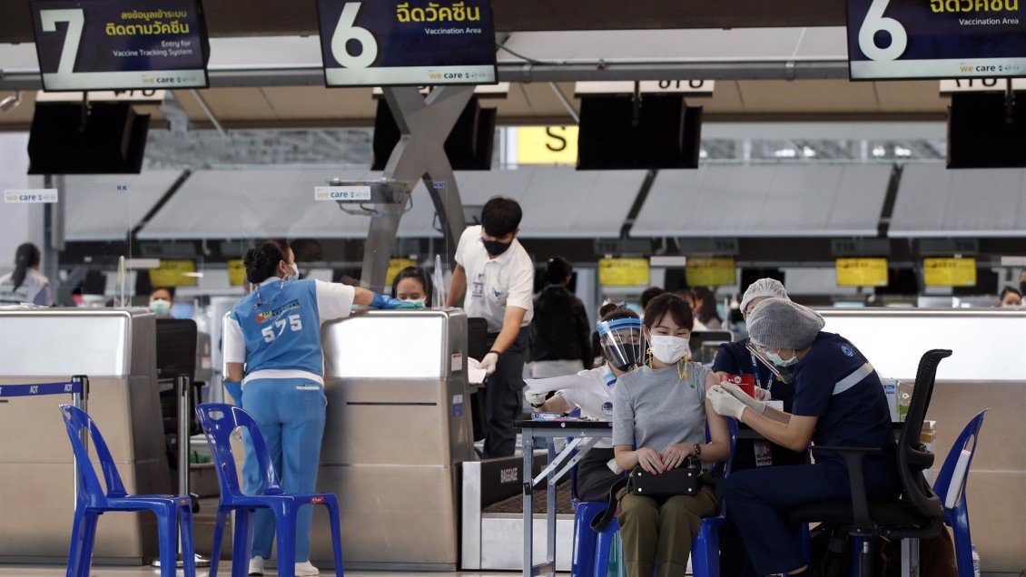 La OMS pide unificar los criterios de reconocimiento de vacunas para viajeros