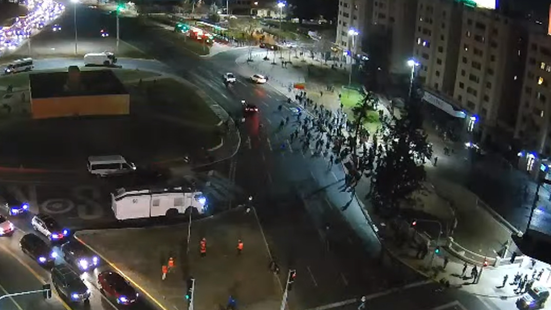 Protesta provocó el cierre del acceso a estación Baquedano por Línea 1
