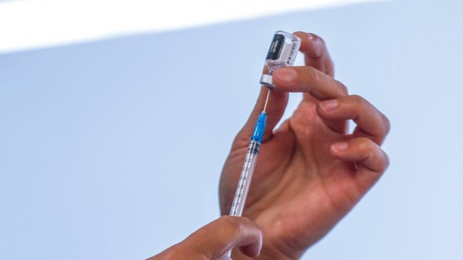 Inmunólogo por tercera dosis: Para los primeros vacunados debe ponerse en septiembre u octubre